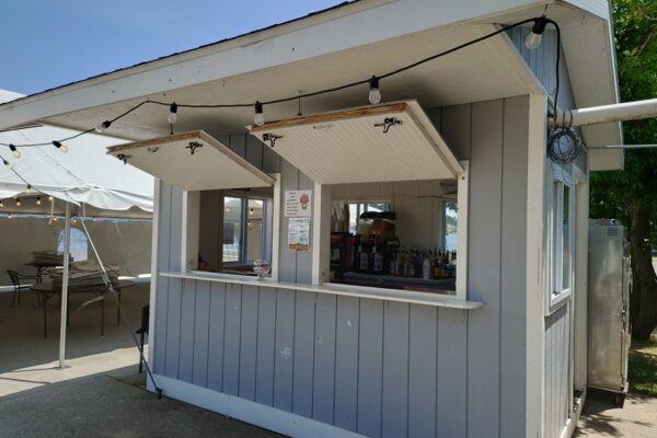 tiki-Hut-Bar-