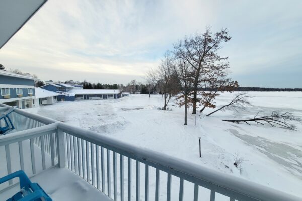 winter-lake-view-room